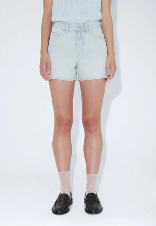 Nora Shorts - Bay Superlight Creme Worn
