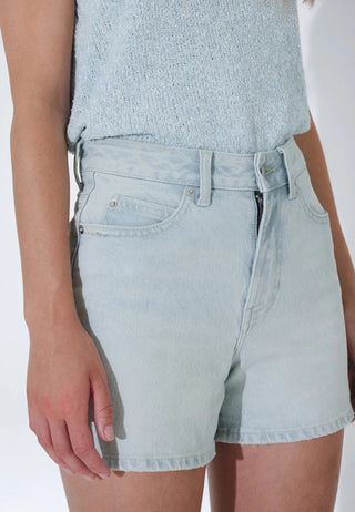 Nora Shorts - Bay Superlight Creme Worn